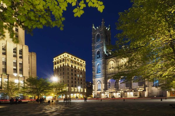 Ecole-Creativite-FGagnon-MTL-Nocturne-Ete-Eglise-ND