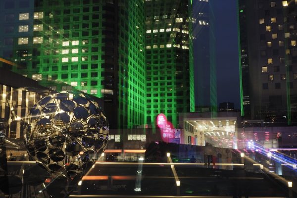 Ecole-Creativite-FGagnon-MTL-Couleurs-Nocturnes-A2026-Edifice-Vert-Zooming Ecole-Creativite-FGagnon-MTL-Couleurs-Nocturnes-A2026-Edifice-Vert-Zooming